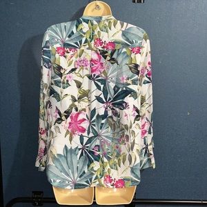 Tommy Bahama ladies button front longsleeve hundred percent silk shirt XXS